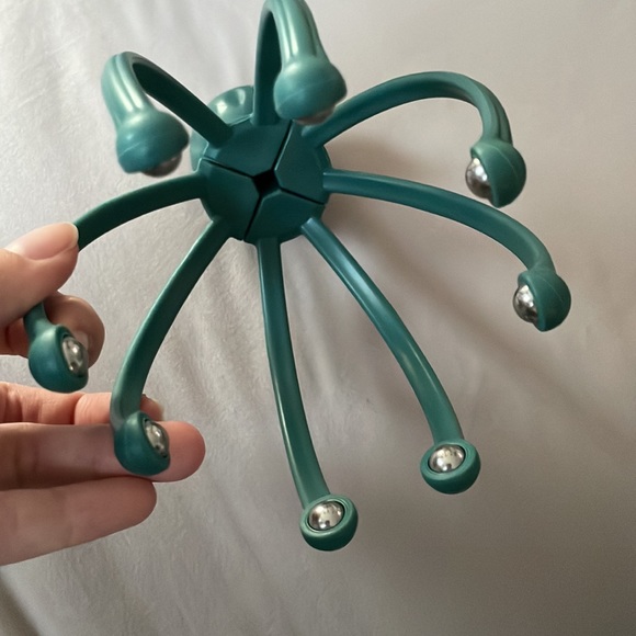 Cyan head scratcher - Picture 3 of 4